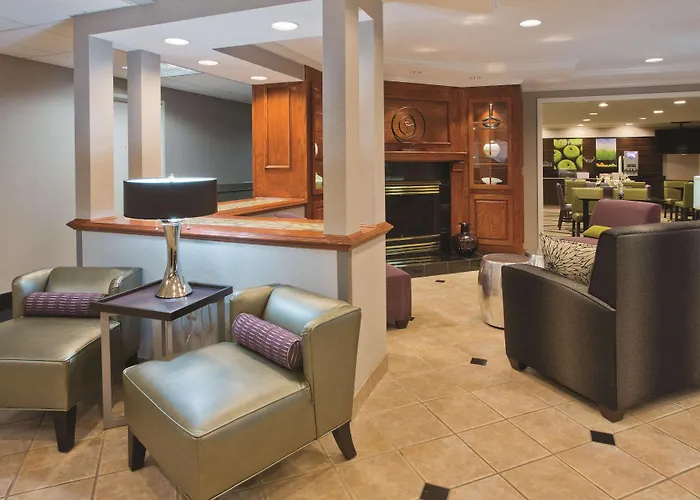 La Quinta By Wyndham Milwaukee Delafield